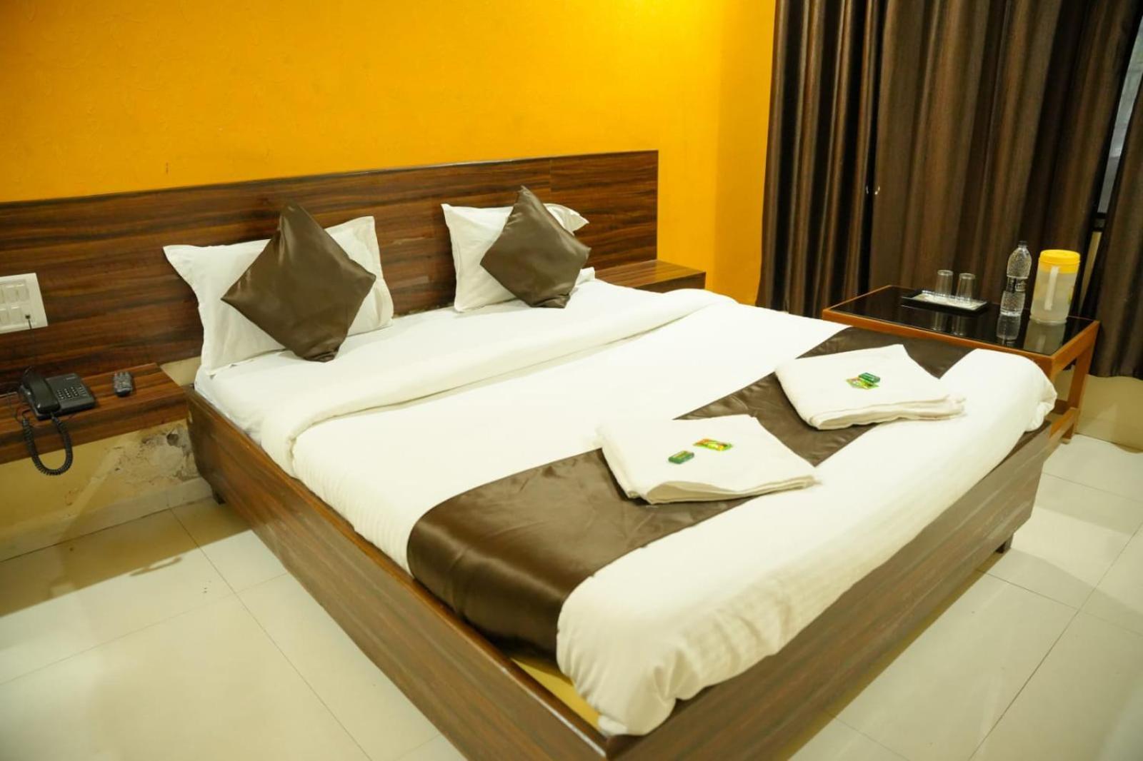 Hotel Sachidanand Shirdi Exteriör bild
