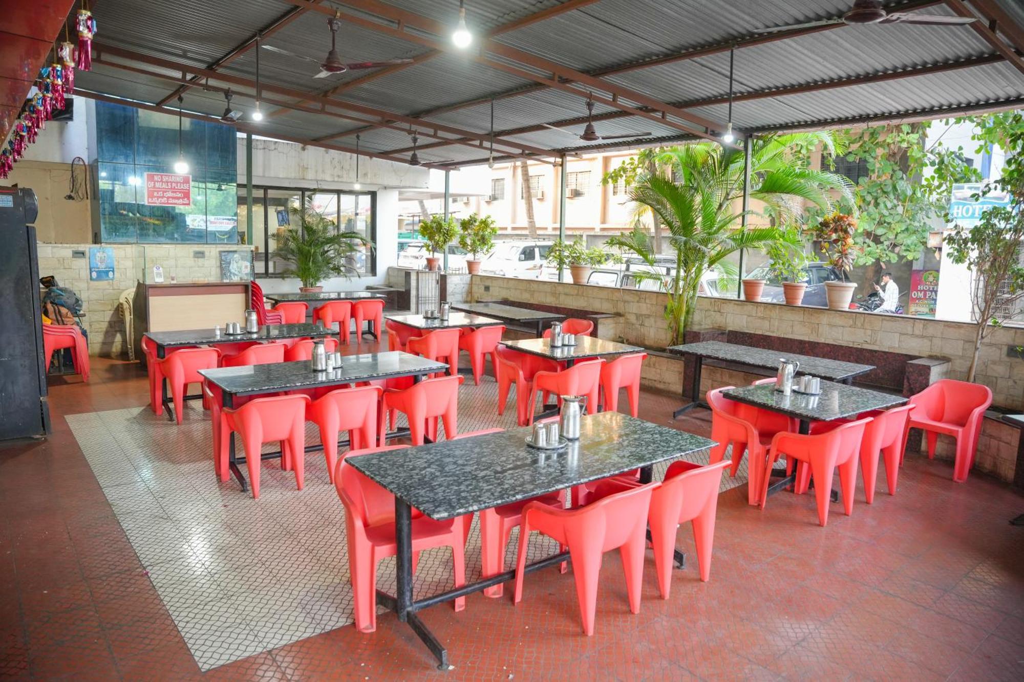 Hotel Sachidanand Shirdi Exteriör bild