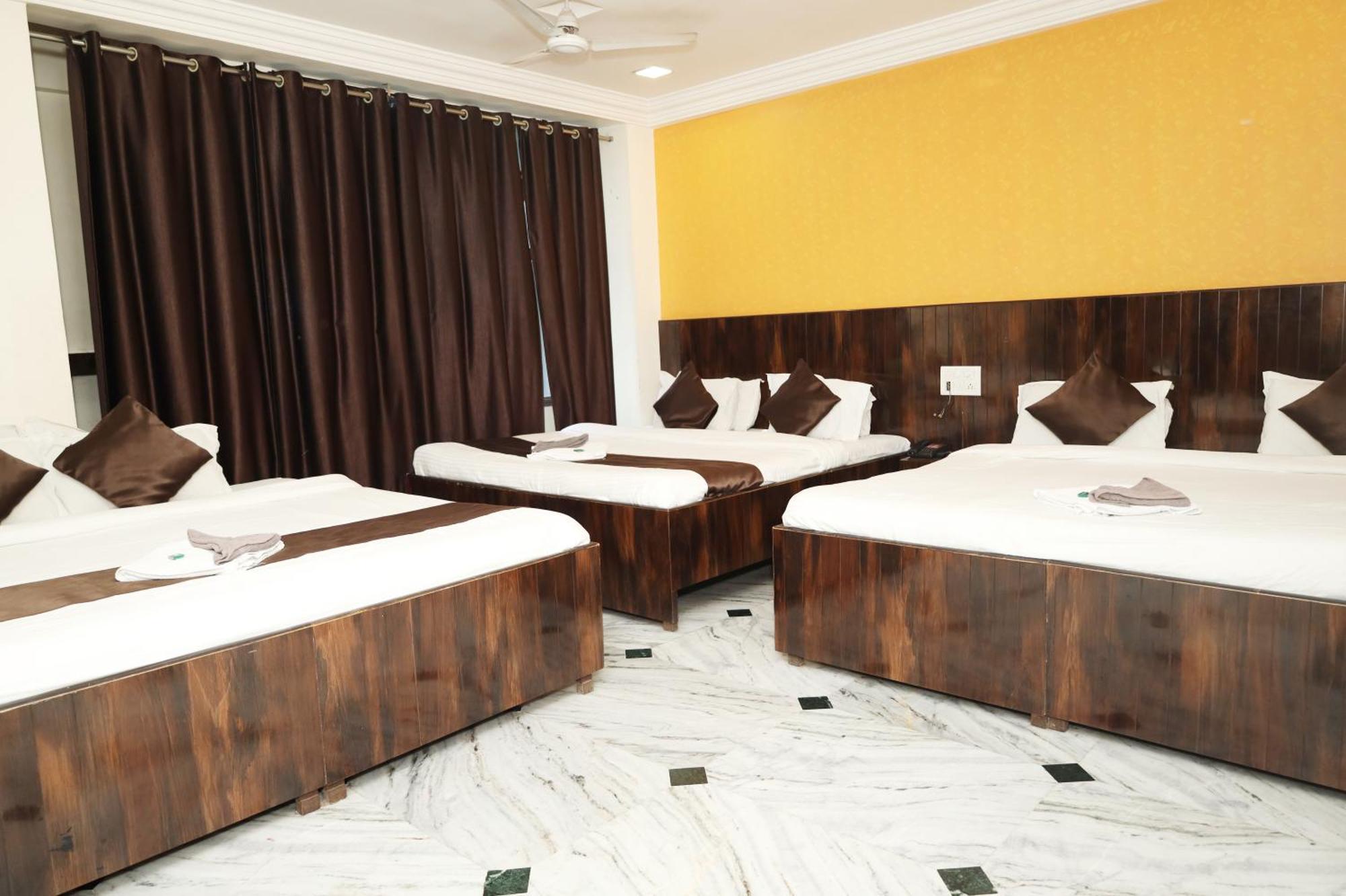 Hotel Sachidanand Shirdi Exteriör bild