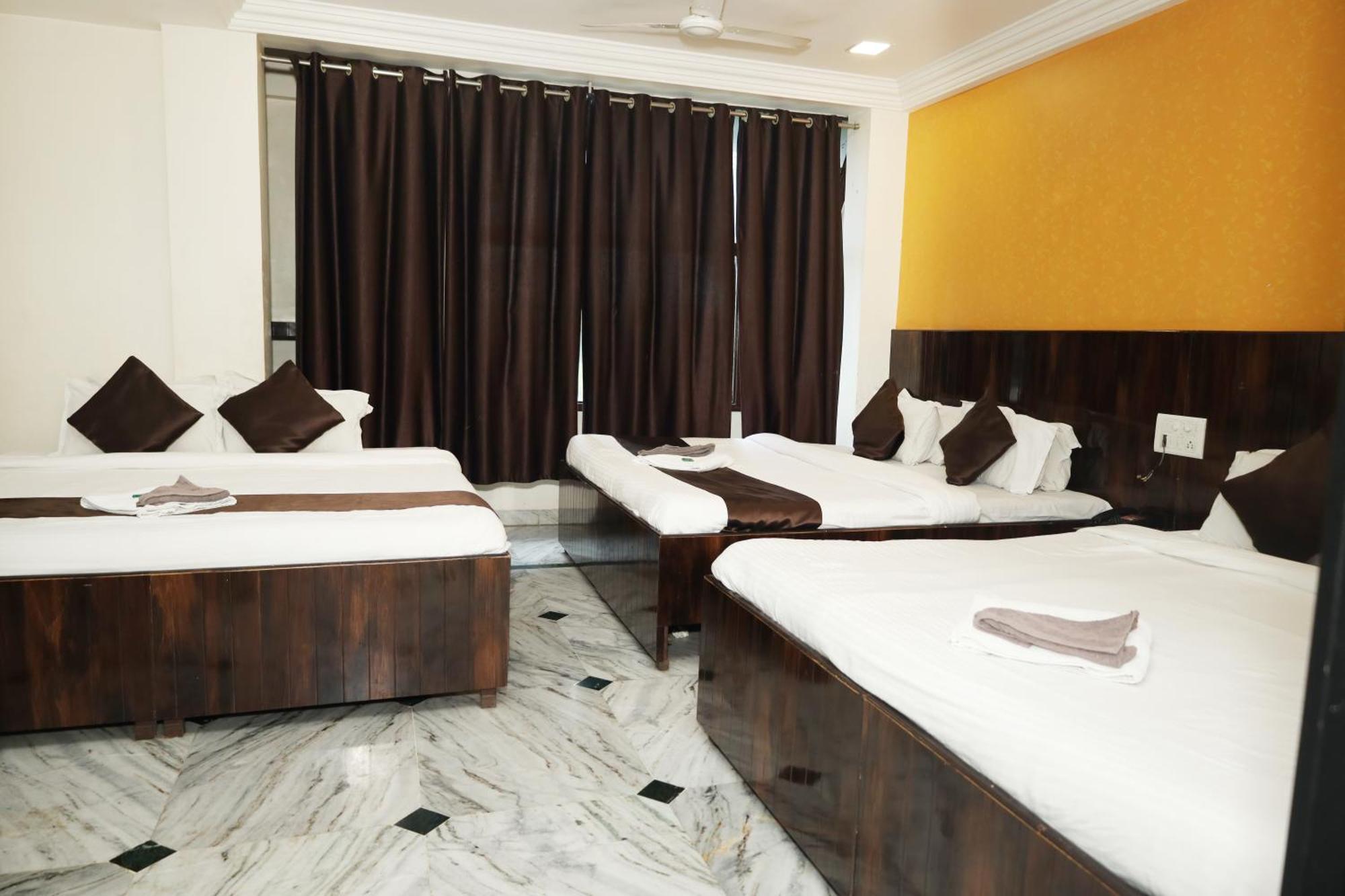 Hotel Sachidanand Shirdi Exteriör bild