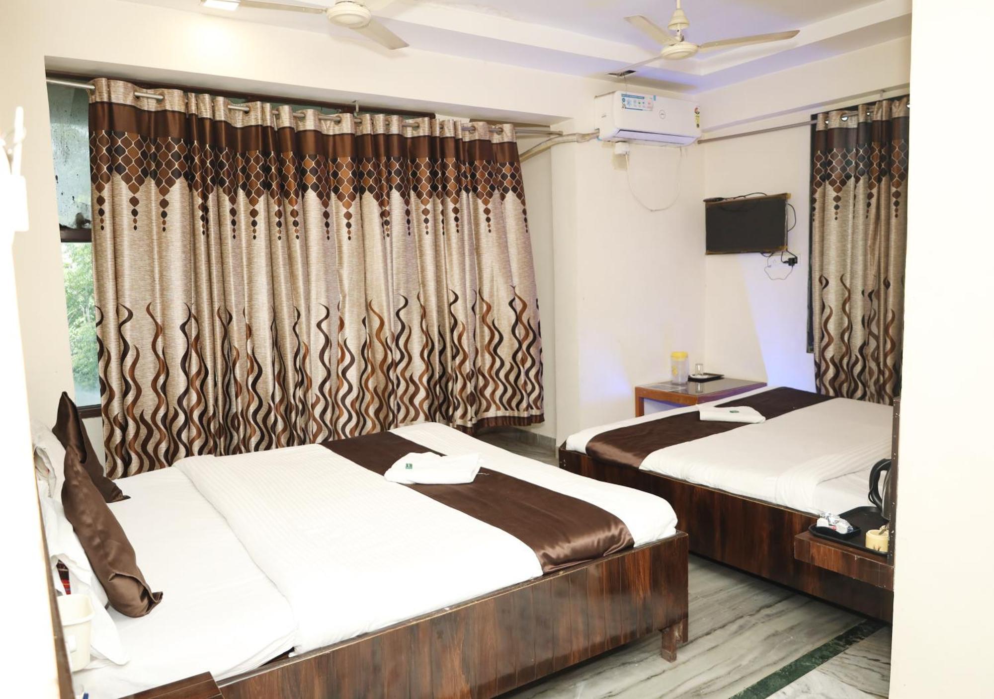 Hotel Sachidanand Shirdi Exteriör bild