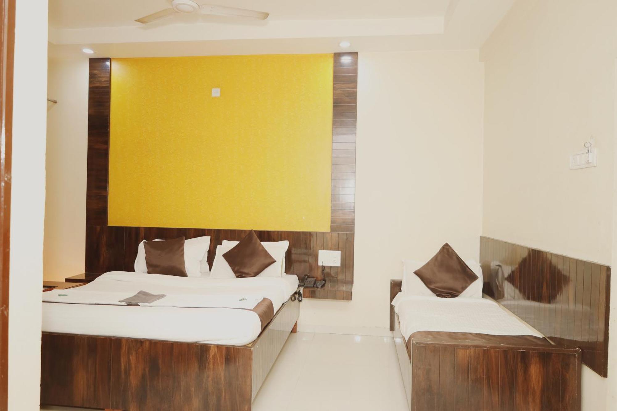 Hotel Sachidanand Shirdi Exteriör bild
