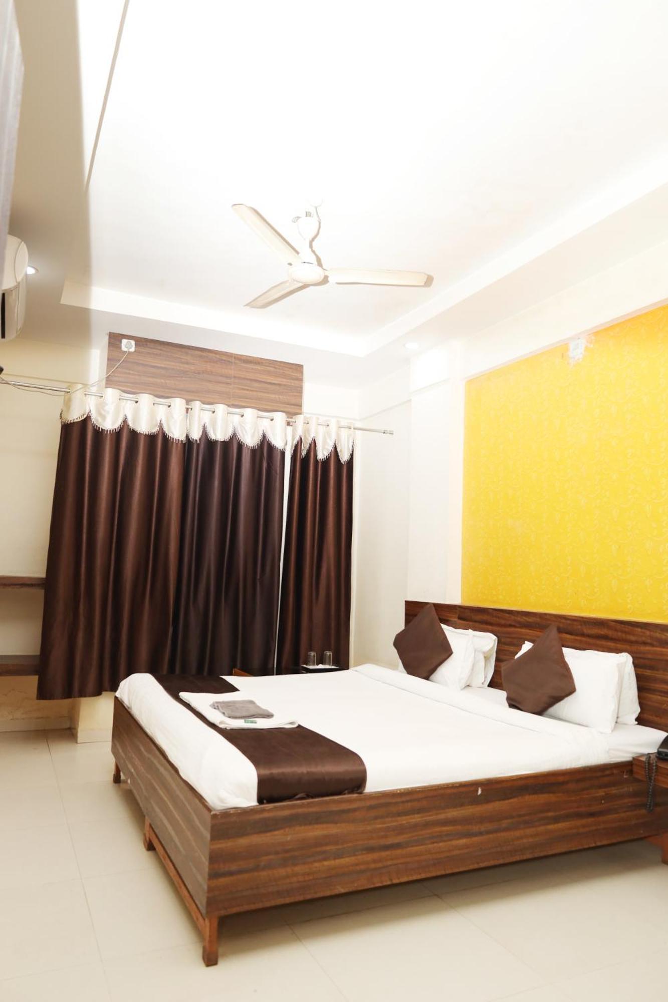 Hotel Sachidanand Shirdi Exteriör bild