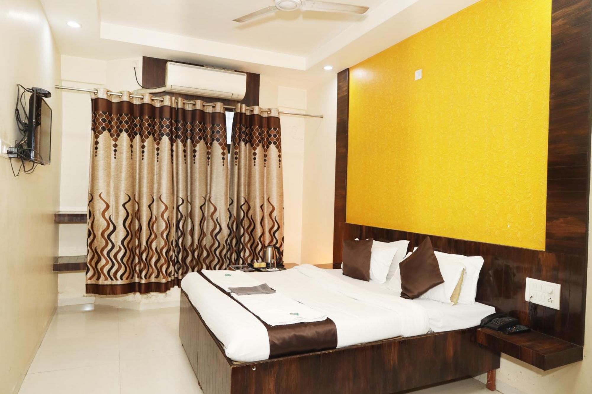 Hotel Sachidanand Shirdi Exteriör bild