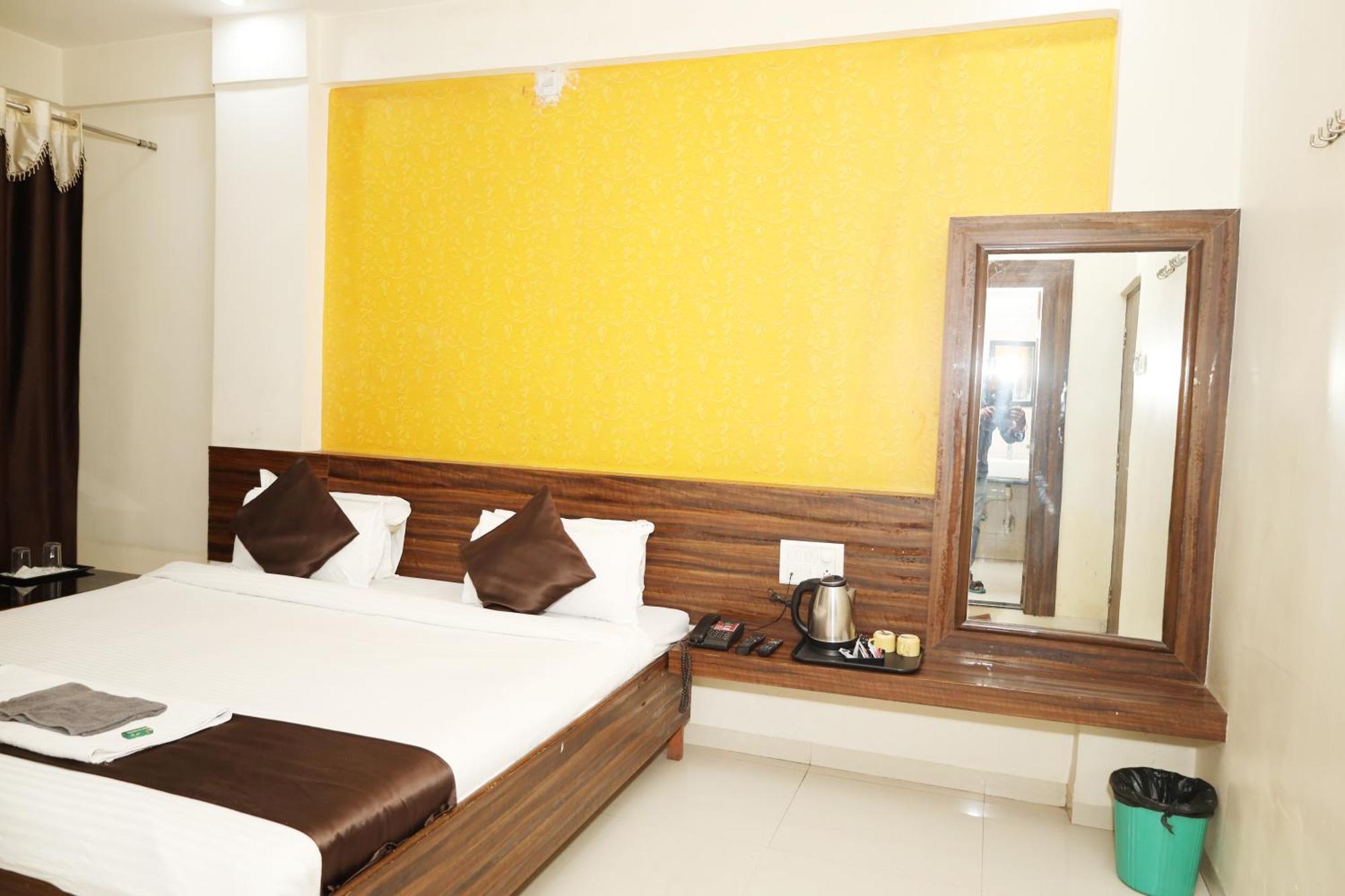 Hotel Sachidanand Shirdi Exteriör bild