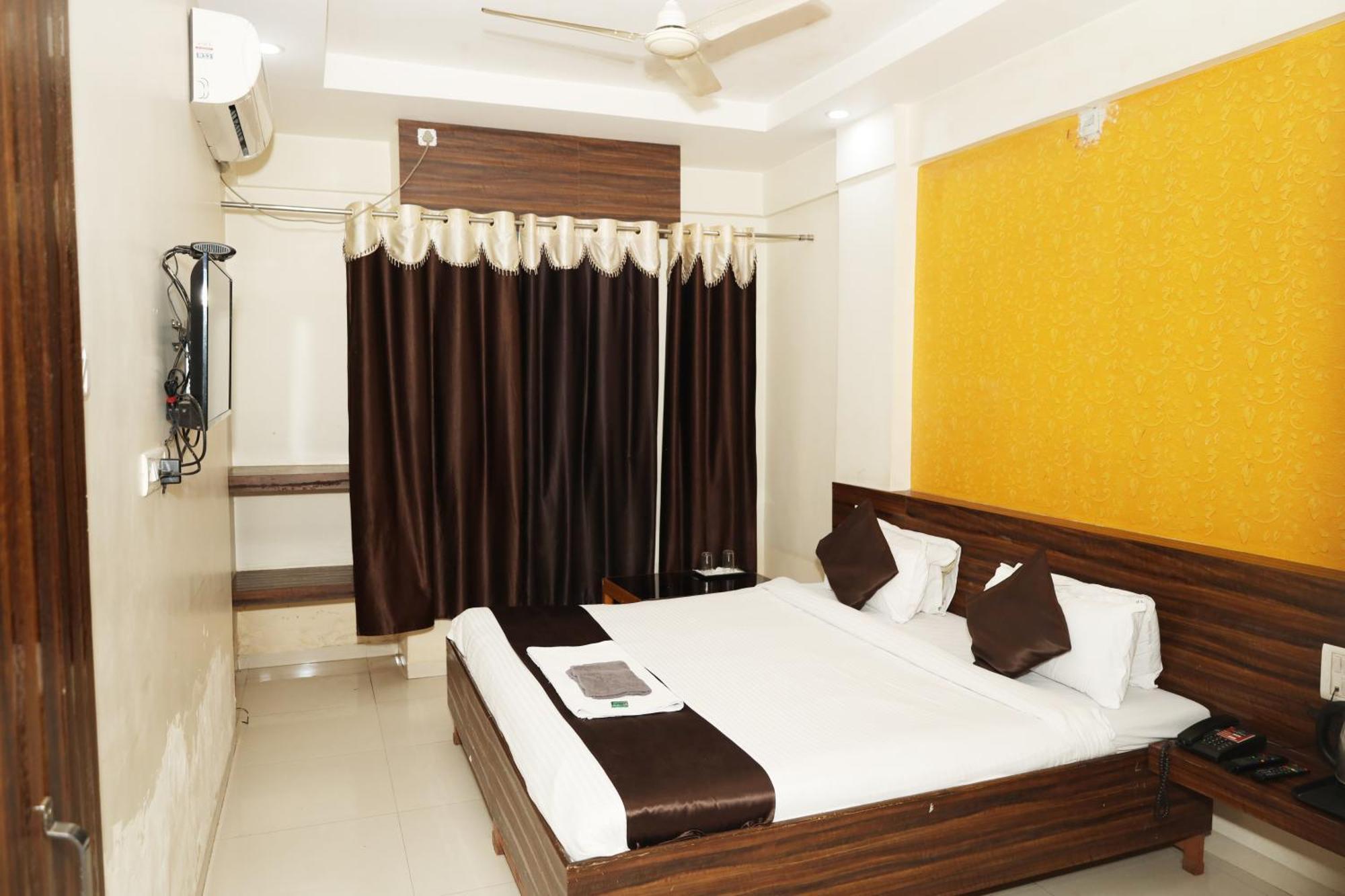 Hotel Sachidanand Shirdi Exteriör bild