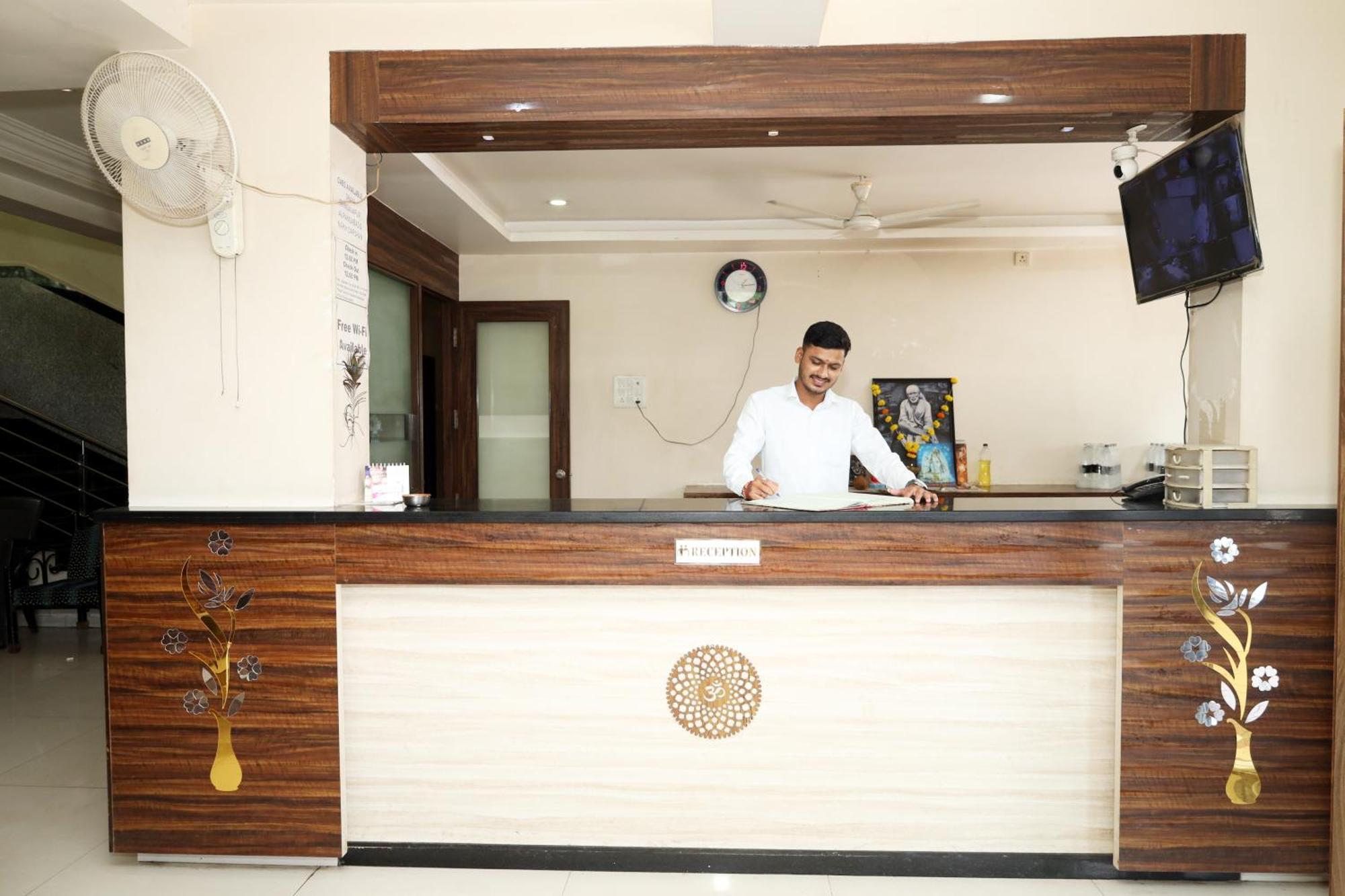 Hotel Sachidanand Shirdi Exteriör bild