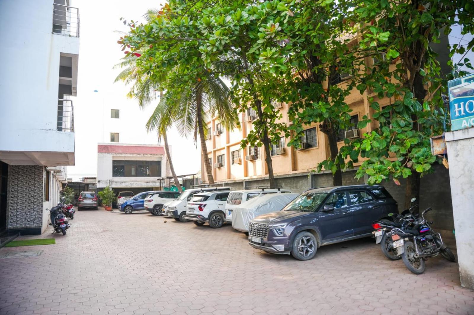 Hotel Sachidanand Shirdi Exteriör bild